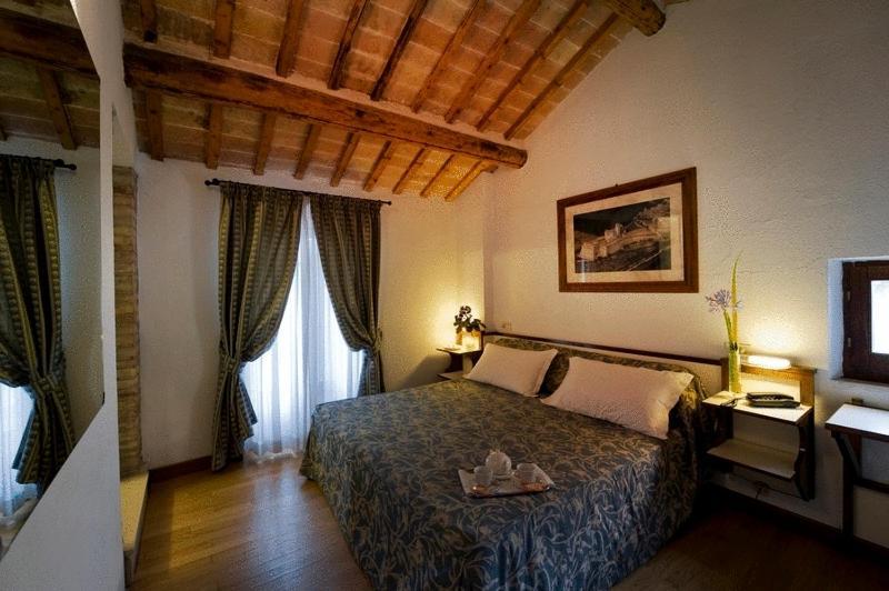 Hotel Il Castello Ассизи Экстерьер фото